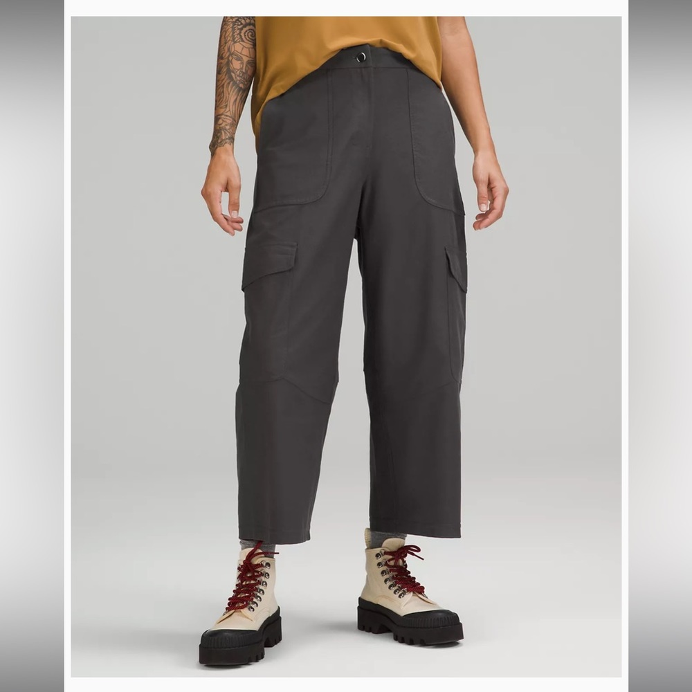 Light utilitech cargo pocket high rise crop pants